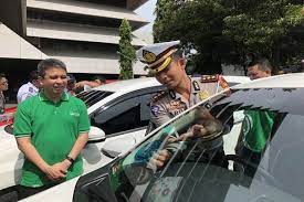 Pria yang menjadi pembeli ini tinggal di prefektur yang sama dengan wanita pemilik halaman penjualan stiker palsu tersebut. Grab Layani Penumpang Bandara Husein Sastranegara Ekonomi Bisnis Com