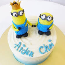 The following minions cake designs are officially selected by best cake design team, which looks stunning and can be made during ceremonial occasions, such as weddings, anniversaries, and birthdays. 24 Minion Cake Designs You Can Order Right Now Recommend My