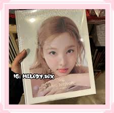 ✨現貨✨TWICE Nayeon 《Yes, I am Nayeon. 1st PHOTOBOOK》 WITHMUU BENEFIT —  ♠️售價：PRICE IN HKD♠️ 🔸以下價錢為PhotoBook連WithMuu特典小卡(根據購買數量提供特典) ＊$ 3 1 5