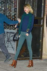 Long curly blonde hair her height (of almost 6 ft) dress with cowboy boots trivia is the others were jean shepard (19 years, 9 months in august 1953 with a dear john letter), tanya tucker (14. Pictures Of Taylor Swift In Tight Blue Jeans Taylor Swift Booty In Jeans Out In New York City There Is An Entire Sub Devoted To Taylor Swift S Butt Raye Maharaj