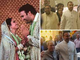 Punjabi dhol goa wedding ambani family. Isha Anand Tie The Knot Mukesh Anil Ambani Greet Guests Pranab Mukherjee Big B Hillary Clinton At Antilia The Economic Times