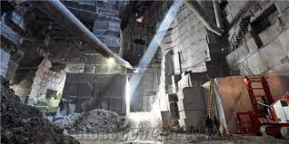 Taking advantage of a thick seam of unusually pure marble high in a mountain southeast of town, the quarry started producing in the 1870s and provided the stone for the lincoln memorial and the tomb of the unknown soldier in washington, d.c., and the colorado state capitol, among other monuments and buildings. Colorado Lincoln Marble Quarry Stonecontact Com