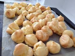 Croquembouche Crockenbush Are Beautiful Towers Of Custard Filled Profiteroles Held Together With Caramel Croquembouche Recipe Chocolate Eclair Recipe Recipes