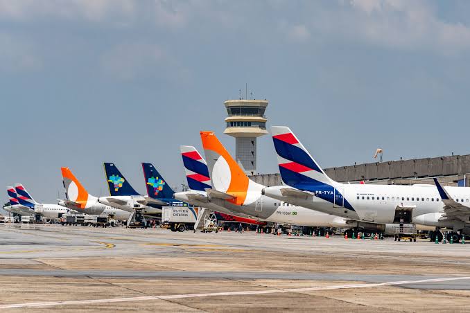 Anac muda regras sobre direitos dos passageiros em voos atrasados e cancelados; veja o que passa a valer e quando