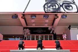 © photographie de spike lee avec l'autorisation de bob peterson & nike © all rights reserved graphic design © after edouard bear, the cannes film festival has chosen doria tillier as mistress of ceremony for its 74th edition. Festival De Cannes Quel Est Protocole Sanitaire En Vigueur