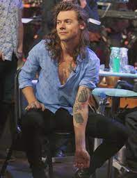 As harry styles fans are still processing his shocking hair cut, they finally have a reason for harry chopping his signature long locks! Long Hair Harry Is Everything Harrystyles