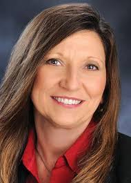 Elaine Kapusta's Instagram, Twitter & Facebook