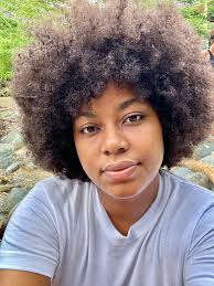 Se ofisyèl a 11:30 maten an la, tout moun ap konnen ki pèsonalite feminin  ayisyèn ki pi bel pou ane 2025 lan.