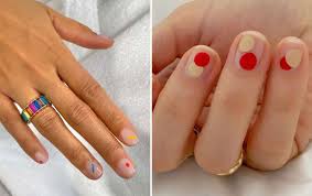 Una manicura bonita y elaborada es toda un arma de empoderamiento, significa que hemos tomado conciencia de nuestro poder y cuidamos de nosotras mismas. Unas Decoradas 2021 Cafe Versatil