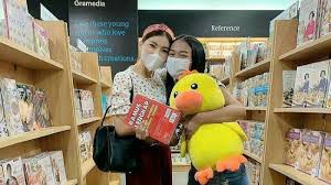 Burungku yang sedari tadi tegak mengacung kukocok perlahan. Adik Angkat Betrand Peto Ini Posisi Nissa Risky Di Keluarga Ruben Sarwendah Banjarmasin Post