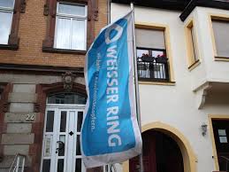 Eine sprecherin der thüringer polizei hat am mittag gegenüber sna bestätigt, dass die opfer nicht lebensbedrohlich verletzt worden seien und schon am nachmittag womöglich aus den krankenhäusern entlassen werden könnten. Ravensburg Preis Fur Zivilcourage Nach Messer Attacke Region Land Schwarzwalder Bote