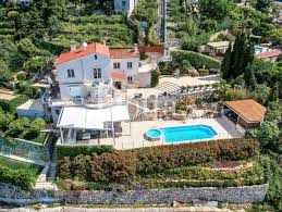 Parmi les agences immobilières spécialisées dans ce marché, vivre ailleurs propose une sélection des logements à fort potentiel. Stunning Modern Villa Panoramic Sea View Roquebrune Cap Martin Modern Villas Luxury Villa Estate Agency