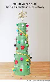 Pohon natal setinggi 10 meter ini terbuat dari 1 kuintal botol air mineral bekas. 5 Kreasi Unik Pohon Natal Diy Dijamin Hemat Bujet