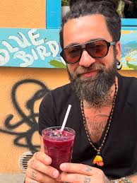 Me deu vontade de compartilhar algo que nunca falei aqui… Olhar pra dentro.  Mexer em sentimentos que pareciam ter raízes profundas. Trocar a lente com  que vejo a mim mesmo. Encontrar meu