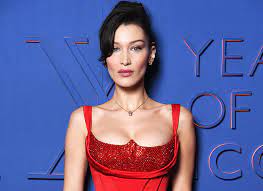 Белла — младшая сестра модели джиджи хадид. Bella Hadid Nazvana Samoj Krasivoj Zhenshinoj V Mire Po Formule Fi Hello Russia