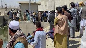 Une explosion à l'aéroport de kaboul, en afghanistan a fait au moins cinq morts et une dizaine de blessés. 0hg5hec Utzzdm
