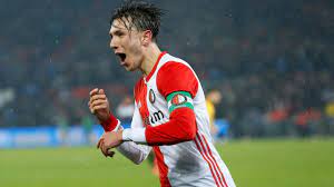 Feyenoord winger steven berghuis falls to the floor after a gentle 'pat' on the head from utrecht's willem janssen. Berghuis Proud Of Crazy Goal And Reach Cup Final With Feyenoord Teller Report