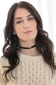 Claire Evelyn's Instagram, Twitter & Facebook