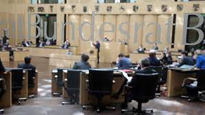Jun 25, 2021 · die bundespolizei sollte nach wunsch einiger parlamentarier künftig selber leichter menschen abschieben dürfen. Nach Votum Im Bundesrat Corona Notbremse Gilt Ab Samstag Br24