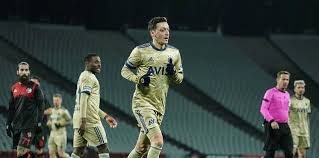 Fenerbahçe ve galatasaray karşı karşıya geliyor. Karagumruk Fenerbahce Maci Sonrasi Mesut Ozil Den Paylasim Fotomac