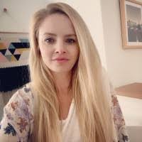 Dee Holley's Instagram, Twitter & Facebook