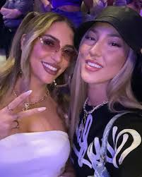 Kathryn Tsambouras (@kathrynsambo) · Instagram 照片和视频