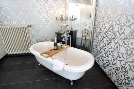 Provisionsfrei, 3 zimmer, küche, großes bad mit badewanne und dusche, wc, vorraum, abstellraum in bahnhofsnähe zu vermieten. Zimmer Freistehende Badewanne Bild Von Hotel Alte Schule Bad Berleburg Tripadvisor