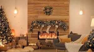 Lampu natal cocok untuk menghiasi pohon natal yang ada di rumah atau kalian juga dapat menghiasi ruang tamu dan ruang keluarga dengan menempelkan pada selain dekorasi untuk pohon natal. 3 Tips Desain Interior Untuk Natal Yang Tak Biasa Halaman All Tribun Bali