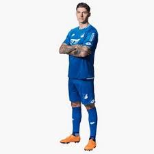 Una Apariencia Mucho Mas Limpia Que La De La Temporada Pasada Que Presentaba Un Degradado De Color Azul Marino Y Azul El Nuevo Ca Fashion Sporty Football Kits