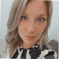 Ellie Parrott's Instagram, Twitter & Facebook