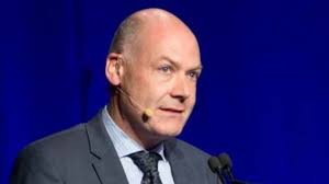 Derek McMillan gives notice after 18 years at Australian Unity