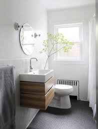 10 Petites Salles De Bain Pleines D Astuces Deco Petite Salle De Bain Pvc Salle De Bain Et Rangement Lavabo