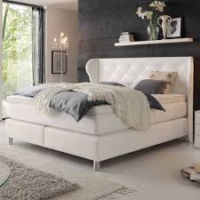 Die betten sind sehr hoch und haben eine angenehme breite, sodass zwei personen problemlos boxspring: Boxspring Bett Wulian In Weiss Kunstleder Mit 60 Cm Fussteil