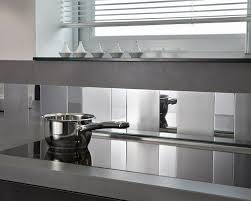 Credence Cuisine En Inox Http Jardin Et Maison Fr Deco Par Piece Une Credence Cuisine Etincelante Avec Le Carrelage Credence Cuisine Miroir Adhesif Credence