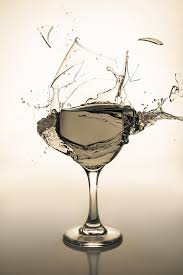 Breaking glass - which glasses are best for fizz?