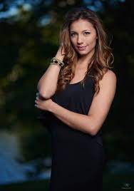 How To Mix Ambient Light And Fill Flash For Outdoor Portraits Outdoor Portraits Ambient Lighting Light Photography