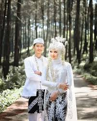 Berikut adalah gambar dan nama rumah adat dari 33 provinsi di indonesia. 760 Ide Kebaya Sunda Pengantin Pernikahan Pengantin Wanita