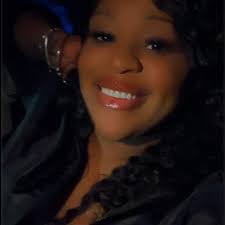 Ashley Lamore's Instagram, Twitter & Facebook