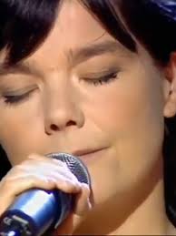 Björk Hidden Place Vespertine Tour 2001 pt. 1 TOTP 17/08/01 London 🇬🇧  🤩😍🥰💖💕✨👩🏻🇮🇸❄️🦢 footage from Shadow TV Network channel #hiddenplace  #vespertine #2001 #london #unitedkingdom #björk #björklive ...