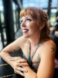 The lighting was EXQUISITE tonight! (The tassel jacket is also 😂)