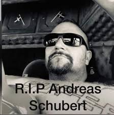 Einfach unfassbar. Viel zu früh bist du gegangen. Alles Gute auf deiner  letzten Reise Capo. 😔 Ruhe in Frieden