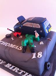 A Car Mechanic Cake In Vorbereitung Der Auftrag Bestand Darin Einen Mechaniker An Mechanic Cake Mechanics Birthday Cake Car Cake