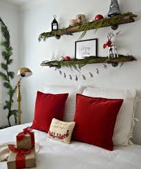 But if you like brighter colors and want your christmas tree to shine, don't worry. 25 Christmas Bedroom Decor Ideas For A Cozy Holiday Bedroom