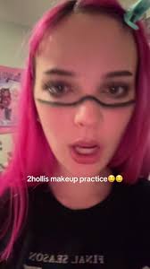 Holli Would Make Up