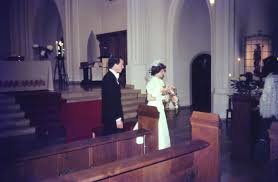 Entdecke jetzt wunderschöne kurze hochzeitskleider fürs standesamt oder die kirchliche hochzeit. Hochzeit In Der Kirche Wdr Digit