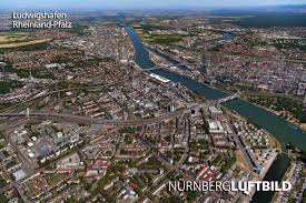 Laut basf wurden sechs menschen schwer und eine unbekannte anzahl von personen leicht verletzt. Basf Ludwigshafen Luftaufnahme