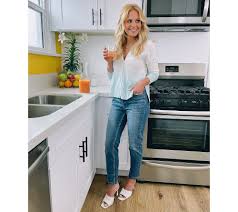 It's normal to want to post pics of your family on social media during the holidays, since togetherness is what the season is all (natasha isn't looking at the camera, and is brushing her hair off her face in the pic.) Candace Cameron Bure Petite Cropped Straight Leg Jean Qvc Com