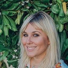 Anna Bucciarelli's Instagram, Twitter & Facebook