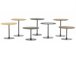 In black ash, walnut or maple there's a wood colour to suit any interior style. Runder Couchtisch Aus Holz Occasional Low Table By Vitra Design Jasper Morrison