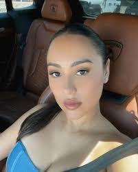 Erin Rene's Instagram, Twitter & Facebook